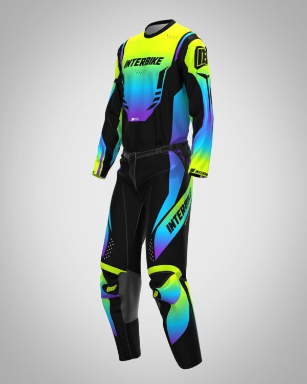 Tenue de motocross personnalisée Interbike - Modèle OMEGA 3 avec dégradé jaune, bleu et violet.