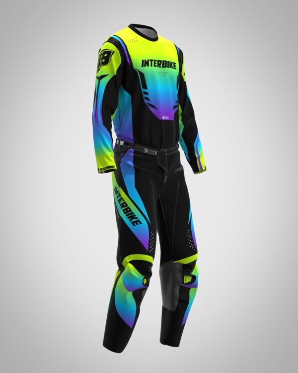 Tenue de motocross personnalisée Interbike - Modèle OMEGA 3 avec dégradé jaune, bleu et violet.